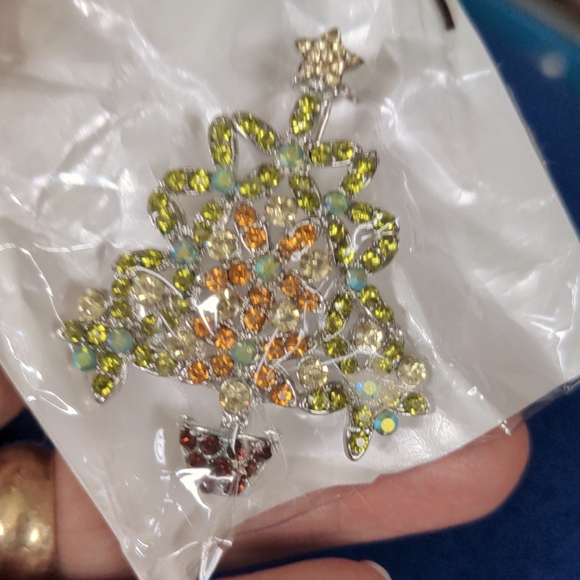 Brand New Lot of 6 Christmas Brooches A043 - Picture 3 of 8